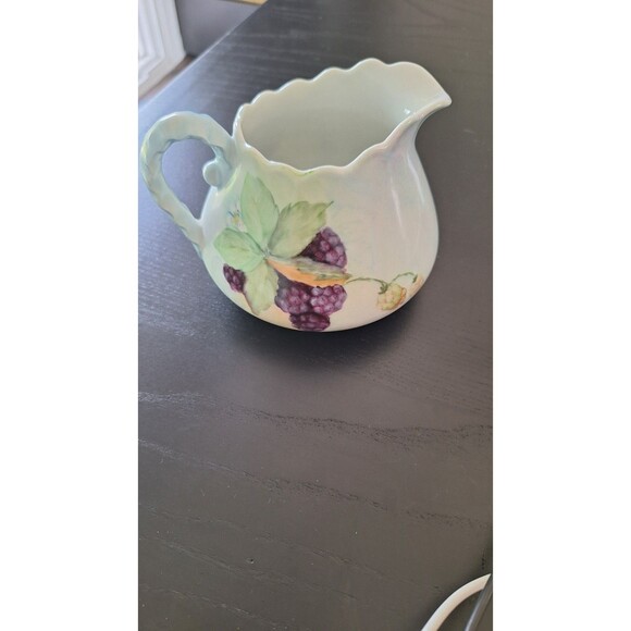 Vtg 1976‎ Small Scalloped Creamer Pitcher Blackberry Signed - Picture 1 of 9